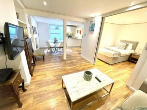 HISTORICAL BUILDING / Cozy Basement Apt / Central